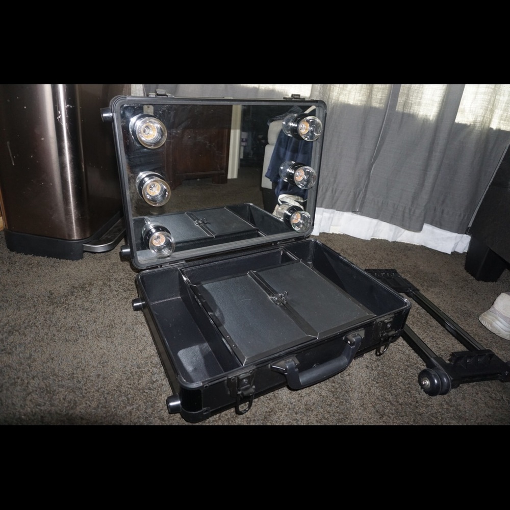 Shany Cosmetics Mini Studio Lighted Travel Case - Picture 8 of 8